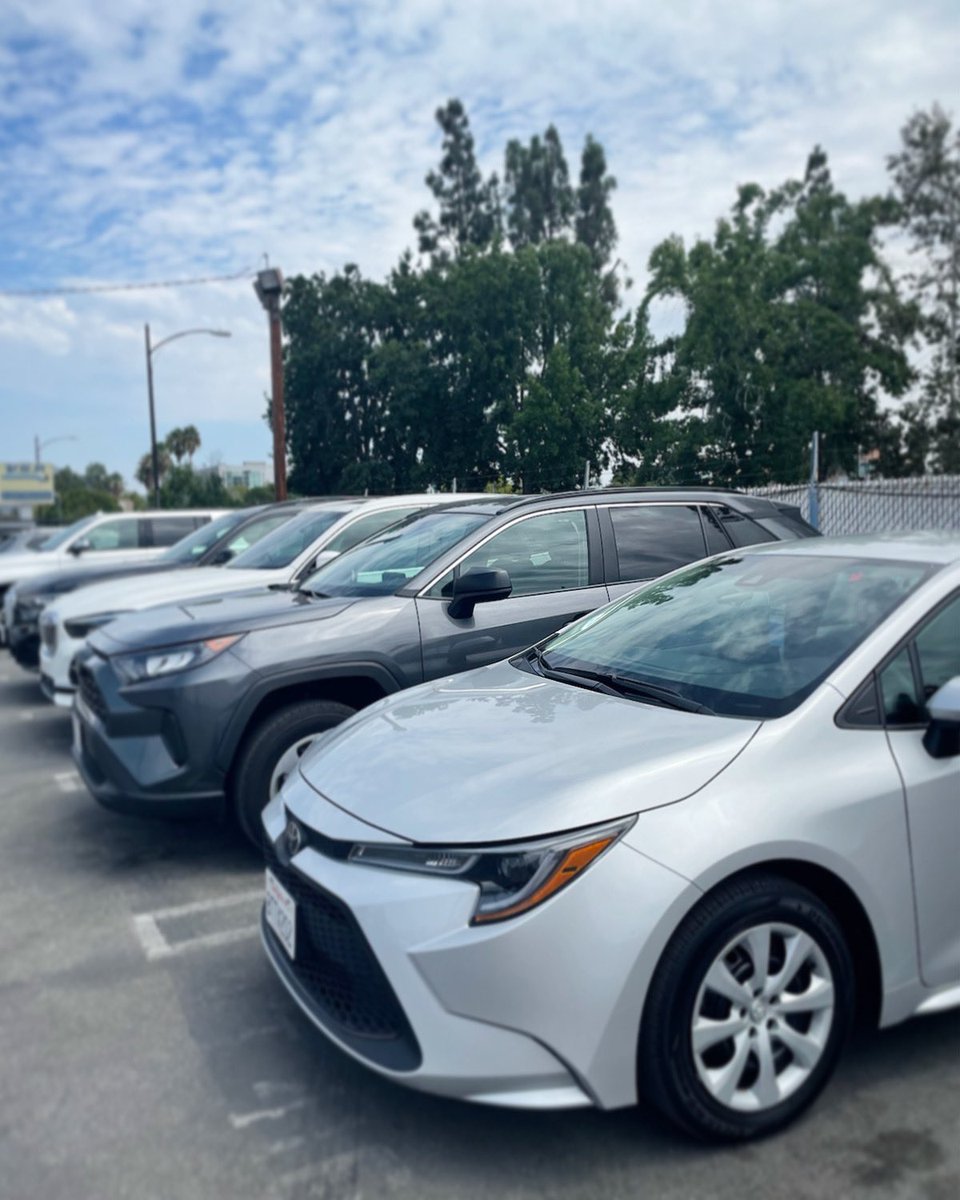 RentMidway's tweet photo. We carry a variety of cars from economy to exotics. #RentMidway for your end of summer road trip . 🚙
•
•
•
#rentmidway #roadtrip #summer #carrental #burbank #westla #beverlyhills #thousandoaks #santamonica #exoticcars #cars #lax #hollywood #downtownla https://t.co/T9TNasmJtb