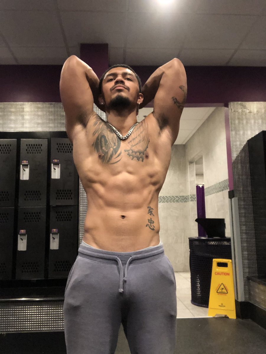 king_markk25's tweet photo. Forgot for a min i got twitter lol ๐well heres a few pics of me flexing ๐
#flexfriday #tattoos #leo #chesttattoos https://t.co/y87XKwyhvz