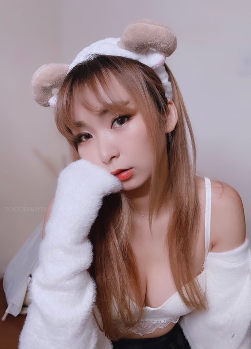am I too close? 🧸 https://t.co/faxfPp92Z4