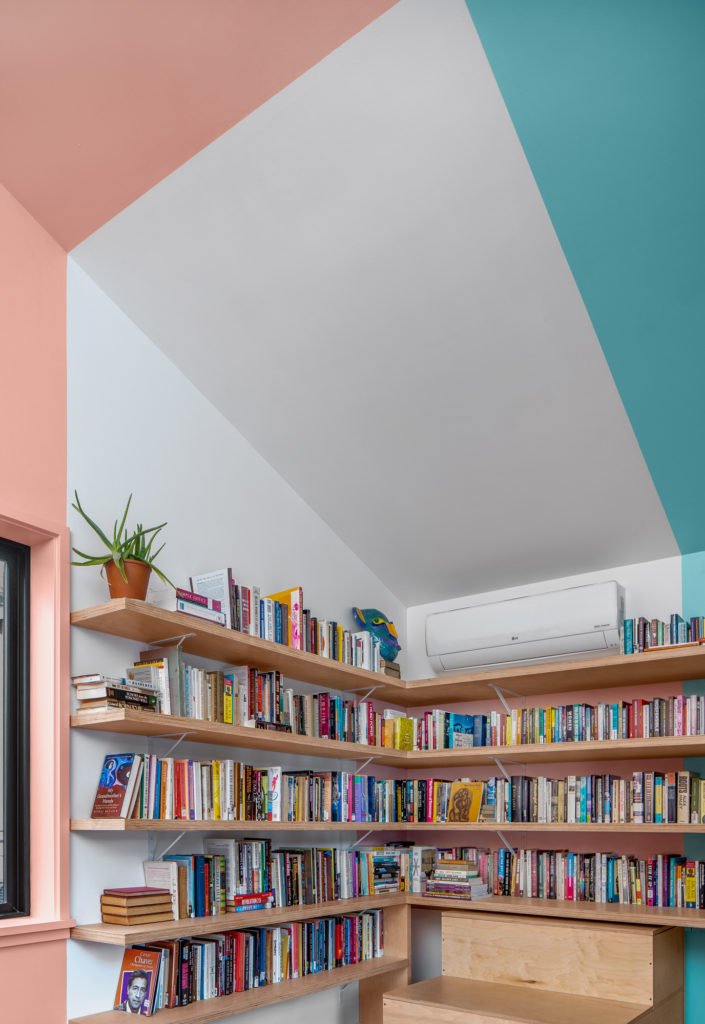 Seattle Office of Arts & Culture (@seattlearts) on Twitter photo After almost 2 years of collaborative work, <a href="/EstelitasLib/">Estelita’s Library</a> has its new home on MLK Jr. Way South in the Central District. This new space stands at 225 sq ft with a 330 sq ft outdoor deck. It will be home to many community gatherings, book readings and more: artbeat.seattle.gov/2021/08/19/est… After almost 2 years of collaborative work, <a href="/EstelitasLib/">Estelita’s Library</a> has its new home on MLK Jr. Way South in the Central District. This new space stands at 225 sq ft with a 330 sq ft outdoor deck. It will be home to many community gatherings, book readings and more: artbeat.seattle.gov/2021/08/19/est…