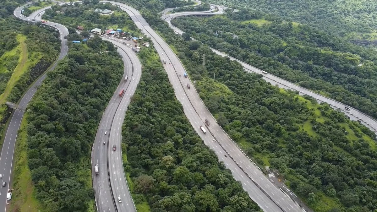 cbdhage's tweet photo. Mumbai Pune Expressway. #MPEW https://t.co/hRpQCdiKit