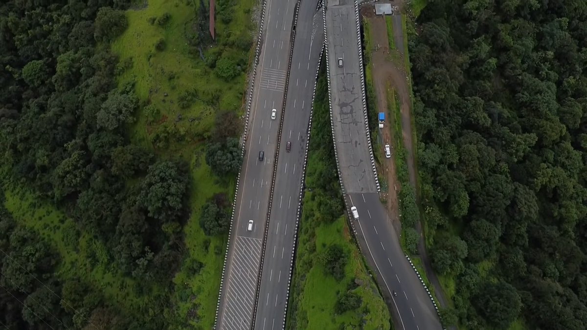 cbdhage's tweet photo. Mumbai Pune Expressway. #MPEW https://t.co/hRpQCdiKit