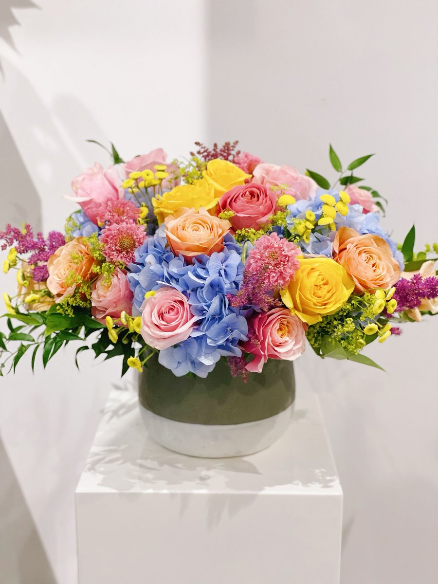There's still a few weeks of summer left! The Summer Soirée is the perfect arrangement to brighten up any space. #ScottsFlowersNYC #SummerSoiree