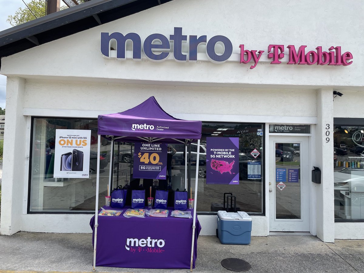 Drewski82_'s tweet photo. Getting the first Back to School event kicked off 😎 @TonyCBerger @CandiceMEngland @meganpanicucci #eventchallenge https://t.co/mjhQMm4Xtn