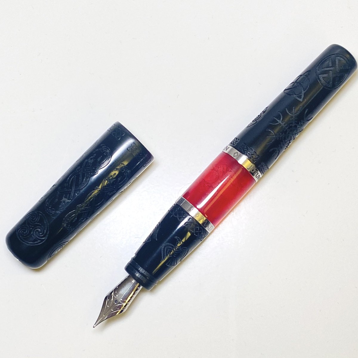 genesis_pen's tweet photo. Introducing the new Norsemen series, the Jötunn. 5% discount for pre-ordering. Available in September. 

#genesispen #fountainpen #fountainpens #fountainpenaddict #fountainpennetwork #fountainpengeeks #fountainpencollector #fpnibs #万年筆 #fpn #madeinhongkong🇭🇰#norsemen #norse https://t.co/0Gs4rFXk0P