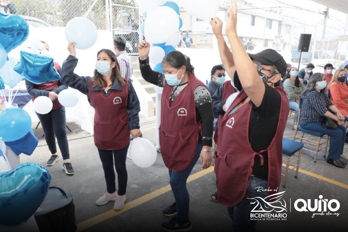 MunicipioQuito's tweet photo. "#MarketChef - Menudos Quito, es un festival que debe replicarse en otros mercados. Pronto organizaremos más eventos con el apoyo del Municipio y @culturaquito. Cuenten con nosotros,
trabajemos juntos, así #QuitoSeReactiva", dijo el Alcalde. @LoroHomero. https://t.co/Uw8D81K08K