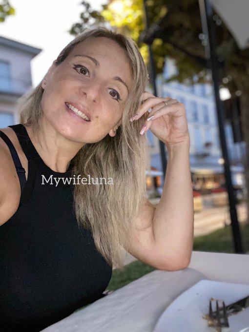 Buona cena da Arona Lago Maggiore💋💋💋 https://t.co/zsyg2G65jr<a href="/tag/mywifeluna"class="tags"><span>#mywifeluna</span></a>