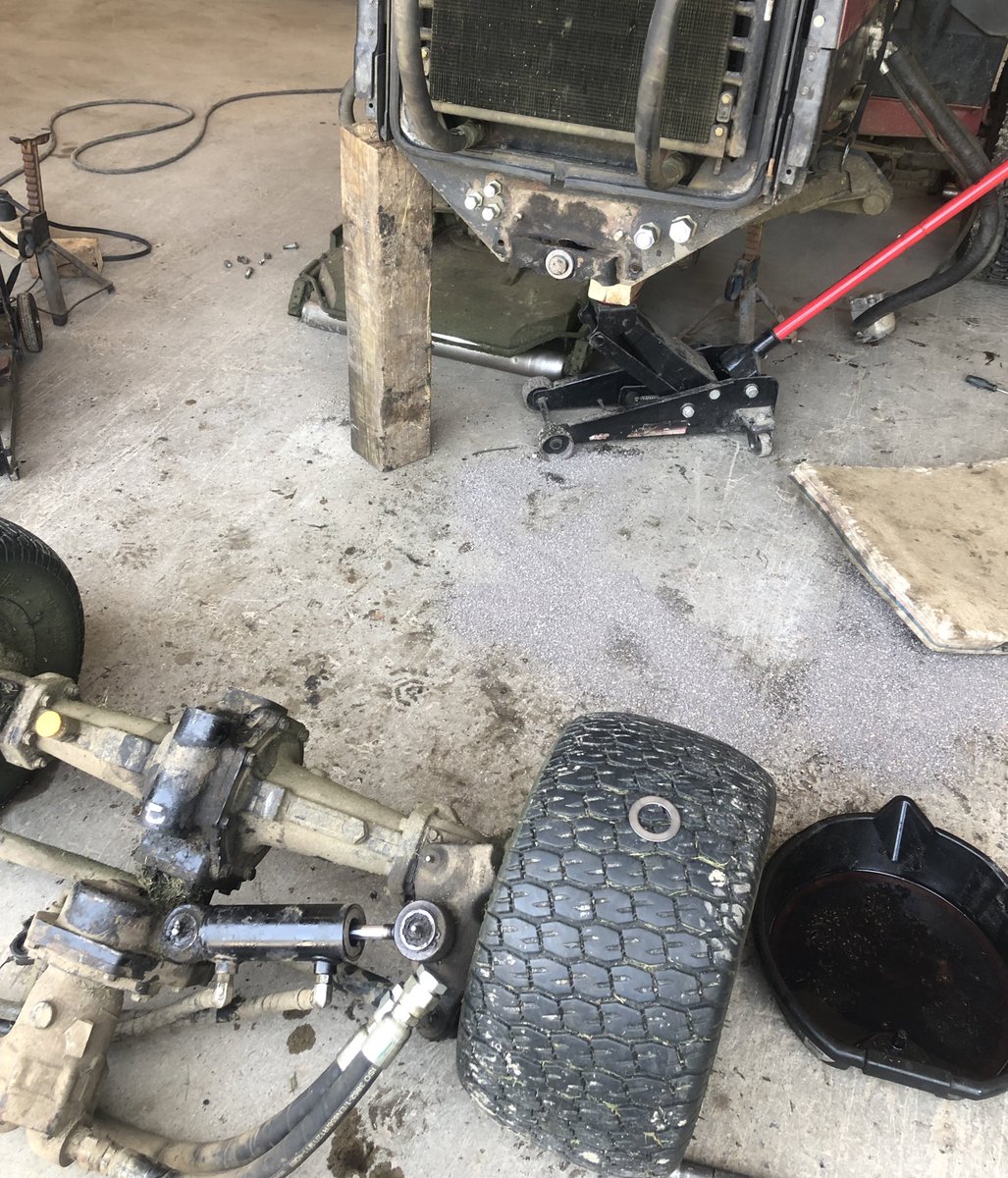 ryanarthur21's tweet photo. Making progress... decided to remove the entire rear end to gain the best access #rebuildnotreplace #fixitfriday @CobbleHillsGolf https://t.co/WwCFxOWbqc