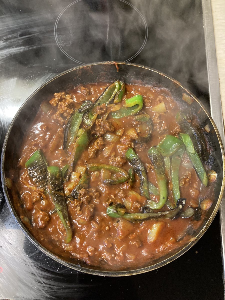 ROBANDTHEMOB's tweet image. Tonight’s @HelloFreshUK menu is #BeefRoganJoshStyleCurry #HelloFreshSnaps 👏