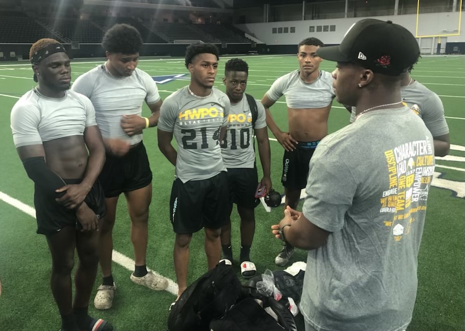 LT_21Center's tweet photo. Thanks to @TreTomlinson for mentoring 12 LTAC captains with D1 offers about "non-negotiables"...all while @TheLottTrophy & @NagurskiTrophy bound! Reppin' the best of @TCUFootball & @TCUCoachP #40Not40 #LTACTested #HWPO https://t.co/SE8tCDQFqU