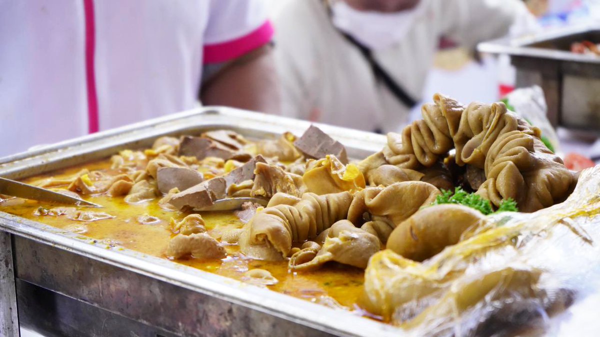InformateUIO's tweet photo. #MarketChef ¡Ganamos Alcalde! Festeja nuestra vecina del Mercado San Roque que se lleva el primer lugar al “Mejor menudo de Quito”. Reactivamos la economía en nuestra parroquia Chillogallo, incentivando nuestra gastronomía ancestral rica en nutrientes. #QuitoSeReactiva https://t.co/4dTolB8QP3