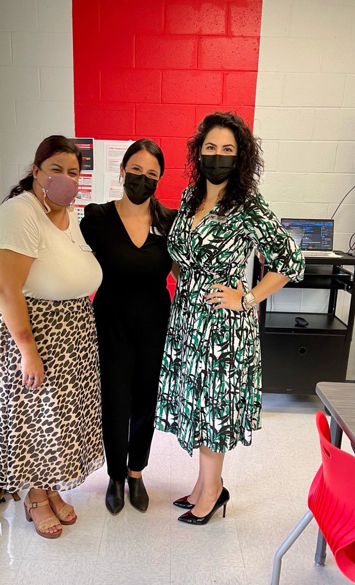 Thankful for our phenomenal partners at <a href="/AmericanReading/">American Reading</a>! We are excited to welcome the school year with the new knowledge gained this week. #d187engaged #d187strong #d187together