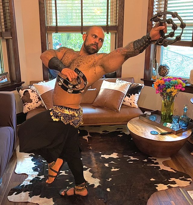 We interrupt your regularly schedule porn to bring you this Ren faire dancer outfit preview. https://t<a href="/tag/leather"class="tags"><span>#leather</span></a><a href="/tag/muscle"class="tags"><span>#muscle</span></a><a href="/tag/butt"class="tags"><span>#butt</span></a><a href="/tag/puppy"class="tags"><span>#puppy</span></a><a href="/tag/jock"class="tags"><span>#jock</span></a><a href="/tag/harness"class="tags"><span>#harness</span></a>