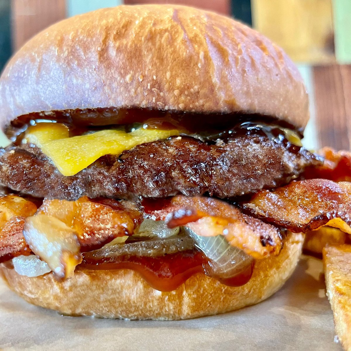 MooyahOC's tweet photo. Celebrate #NationalBaconLoversDay with any Applewood Smoked #Bacon purchase &amp; earn 5 Bonus Points now thru 8/22.🥓😍📲 #MOOYAH #Ridiculicious #baconlover #baconcheeseburger #bestburger #baconlovers #ilovebacon #baconburger #baconday #baconlove #baconislove https://t.co/pYPnt5zUFc https://t.co/zPsBsuQo5b