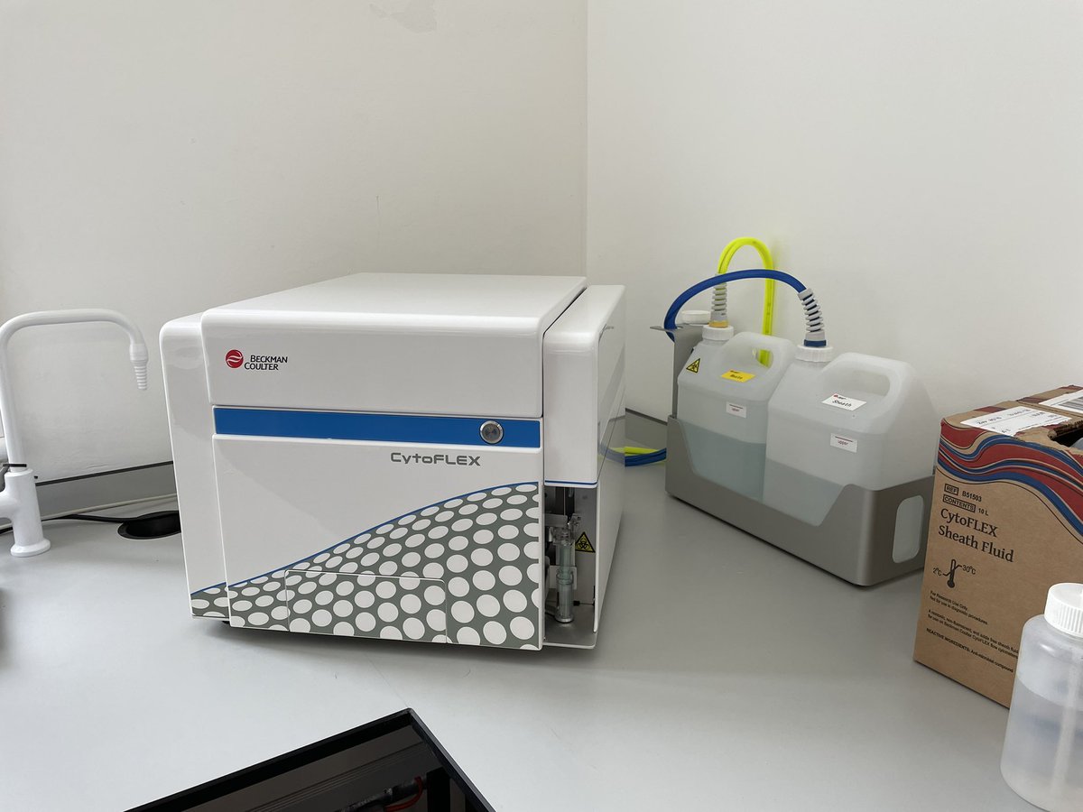 RA_Baldock's tweet photo. Spent today training to use our new #flow #cytometer which can analyse thousands of cells in seconds for loads of markers @uniofglos. Looking forward to running samples for teaching and research #cytoflex 🧫 https://t.co/9CSirsSWxZ
