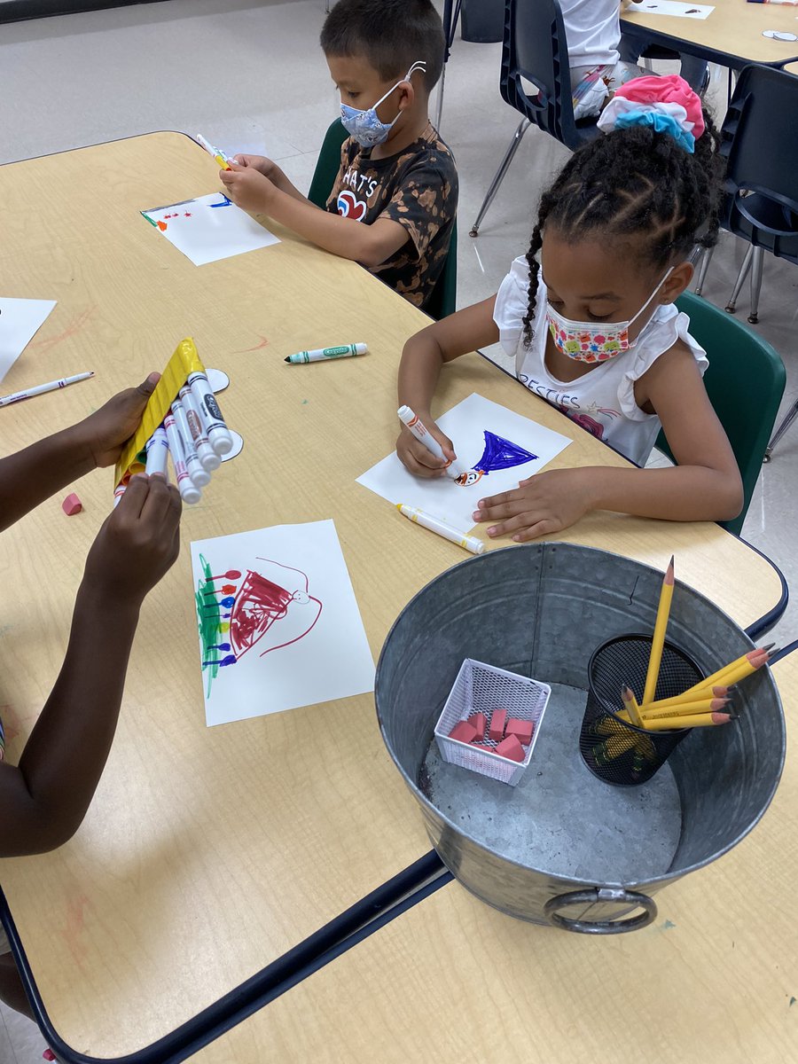 Another fine day in art for kinder! <a href="/SLESuns/">Savannah Lakes Elementary</a> <a href="/AISDFineArts/">Alvin ISD Fine Arts</a>
