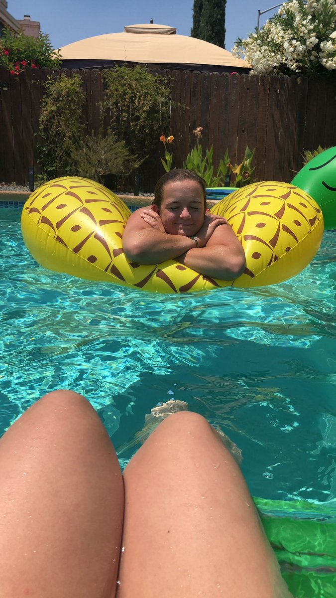 yosiiieeee's tweet image. happy birthday to hands down the awesomest girl i know! 🎈wish you lived here to celebrate! love you always tay 🎂🖤 @tayann82