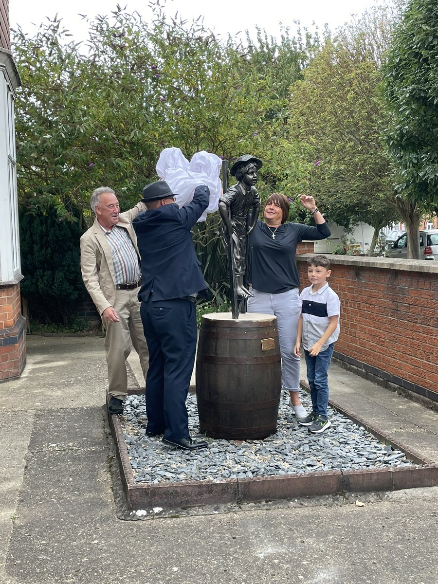 JoannaWestUK's tweet photo. Wonderful to attend the Derbyshire Children’s Holiday Centre’s statue unveiling in #Skegness today. A brilliant centre providing holidays to children in need. Huge thanks to @ShaunBennett_DH and Stuart Boon from @derbycc #Streetpride for a great #DerbyDayOut! https://t.co/KUW5561tbX