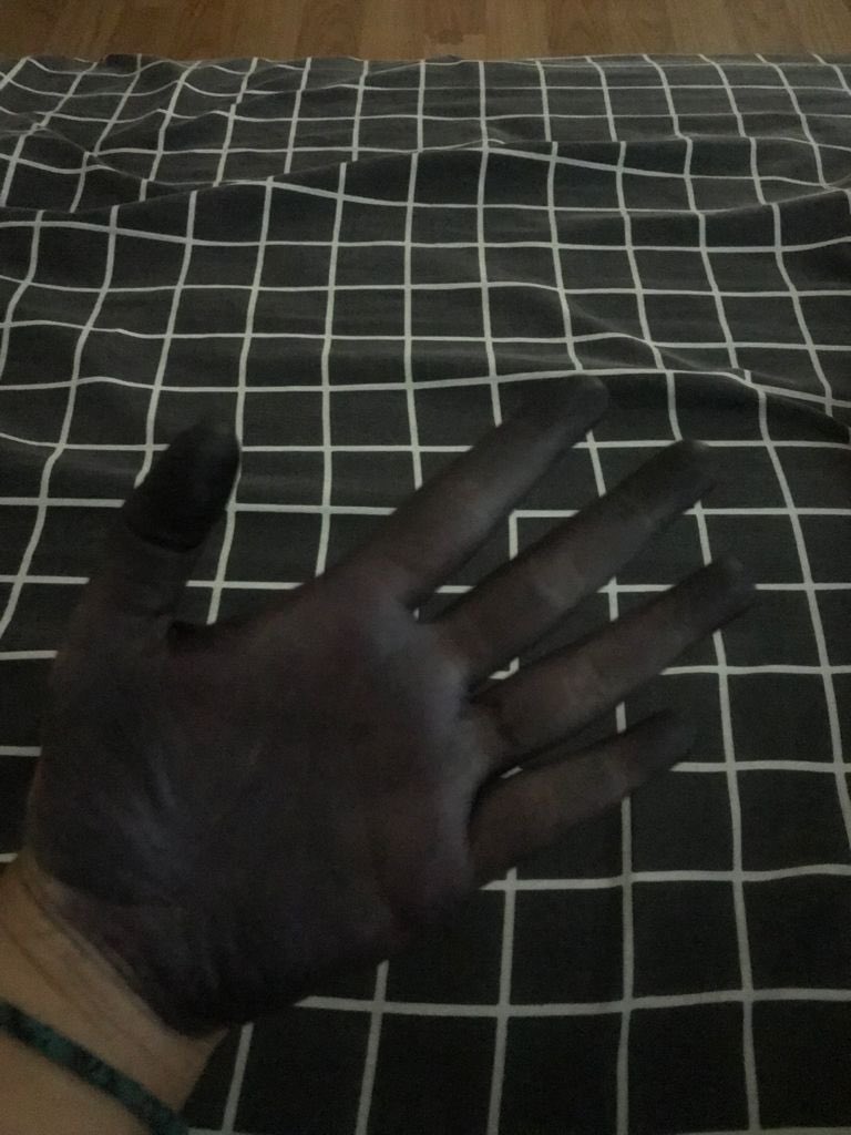 <- Bocah gendeng sotoy amat emang ngecat rambut nggak pake sarung tangan