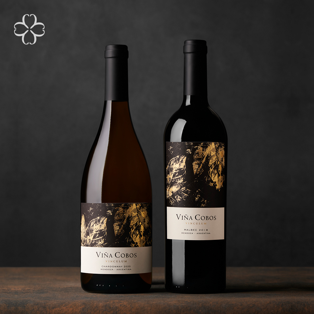 Viña Cobos #Vinculum es un lazo forjado en el vino.  Es la expresión de una conexión única entre Viña Cobos y sus productores de uva, entre hombre y naturaleza.

Las cepas #Malbec y #Chardonnay hacen homenaje a ese vínculo, creando una nueva línea de vinos, un nuevo concepto.