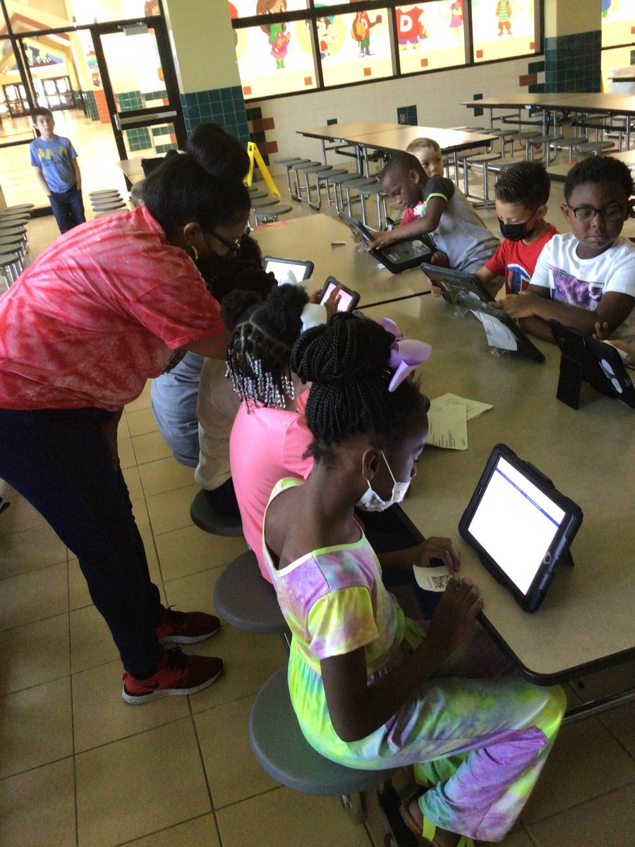 courtneynashell's tweet photo. Our 2nd grade family teamed up to present a Schoology Academy! We learned how to navigate through our wonderful world of technology at DES! #CharlesRDrewElementary #ThisIsNow #CrosbyISD @CharlesRDrewES @MsVallot @greenjoteacher @CrosbyISD @C_Tisdom https://t.co/NW6attO5qS