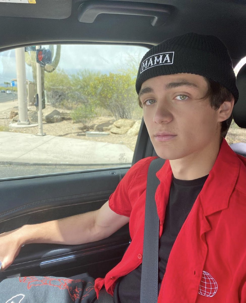 AshersAngels's tweet photo. Whats your favorite song to listen to in the car? https://t.co/pxSN0ljZkV