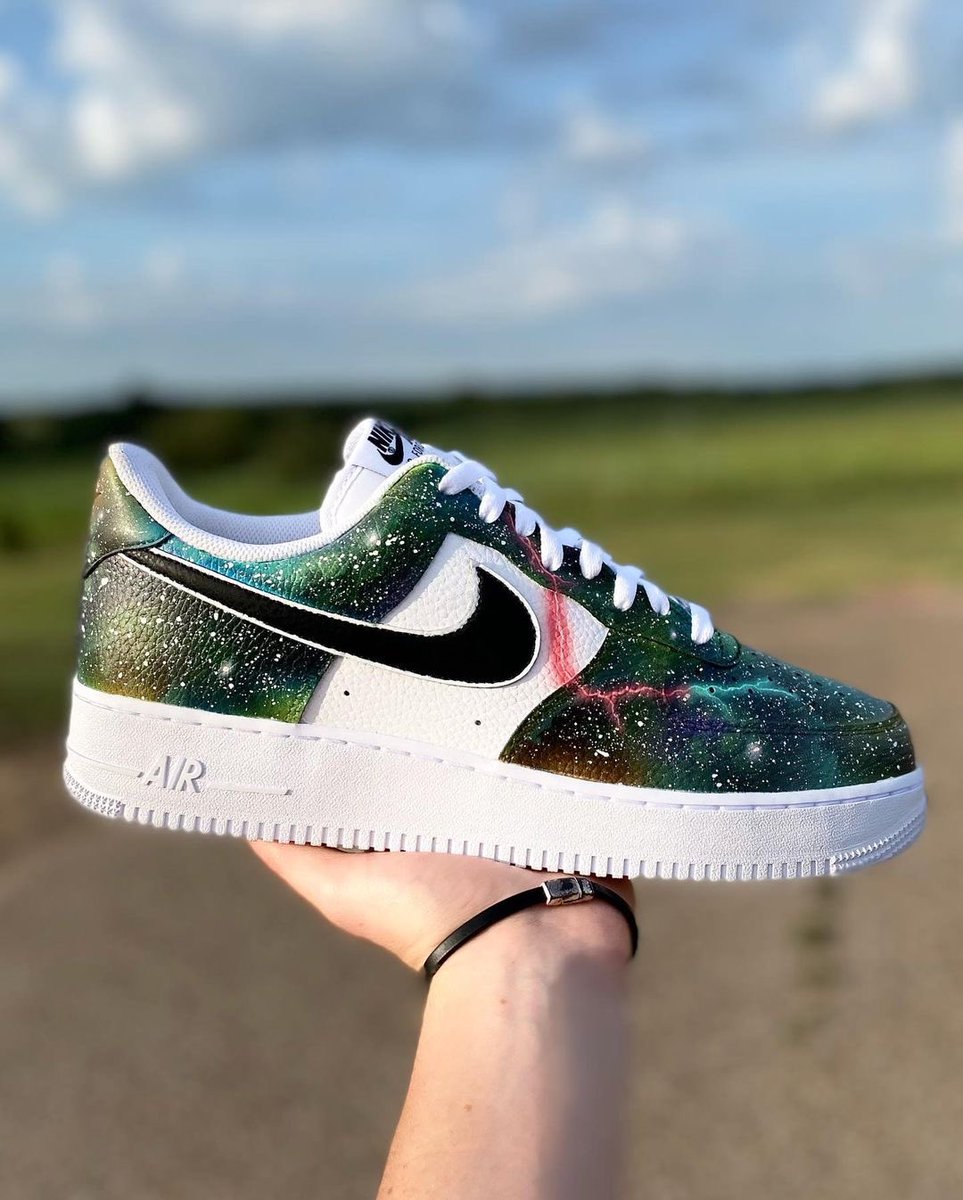 custommysneaker tweet picture