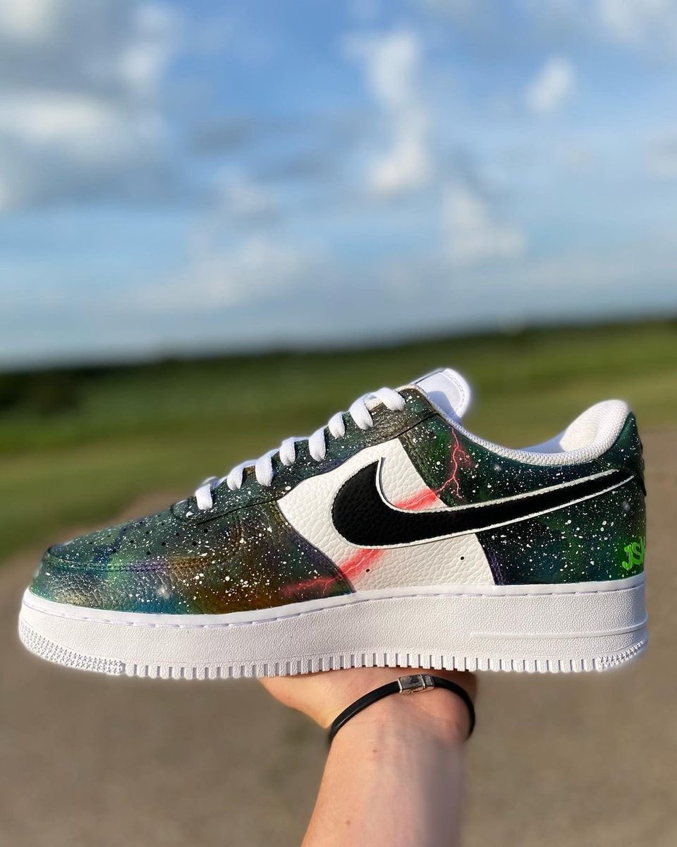 custommysneaker tweet picture