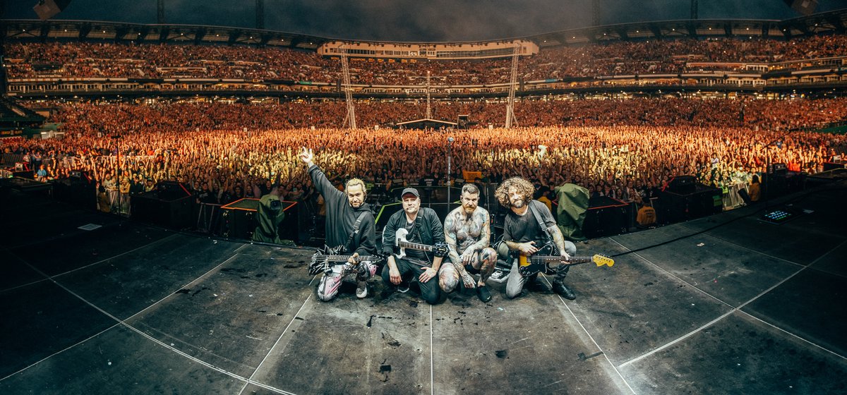falloutboy's tweet photo. good vibes in Pittsburgh ✌🏼

📸 @ElliottIngham https://t.co/bMt13SVJXp