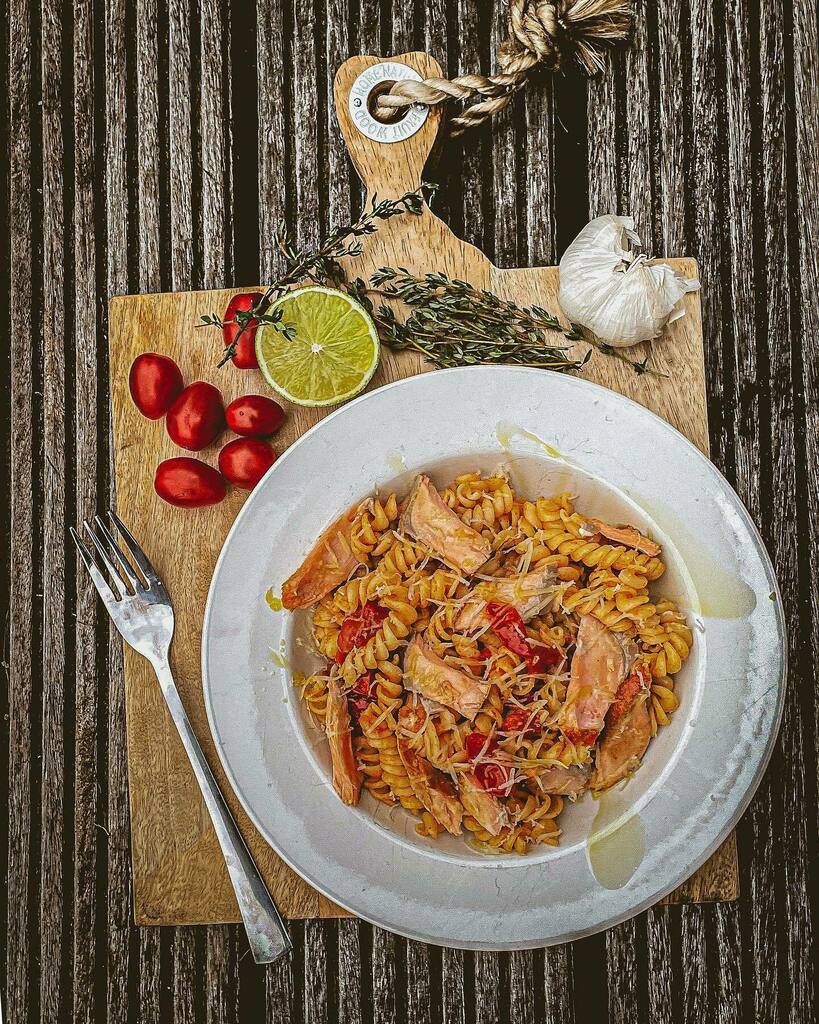 Urlaubszeit ist auch Pasta Zeit - schnell gemacht und schmeckt auch mit nur wenigen Handgriffen unglaublich lecker.

So ist auch in diesem Urlaub diese extrem leckere Pasta mit frischen Lachs in nur wenigen Handgriffen entstanden.

Habt ihr Interesse an schnellen und einfach…
