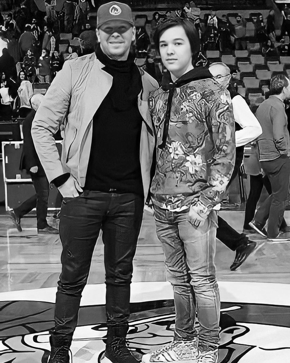 DW_bandw's tweet photo. Happy 20th Birthday Elijah!! #happybirthdayelijahwahlberg #bhlove #loveeternal #donniewahlberg #pinklaces #happybirthdayelijah https://t.co/krtwMnTbyr