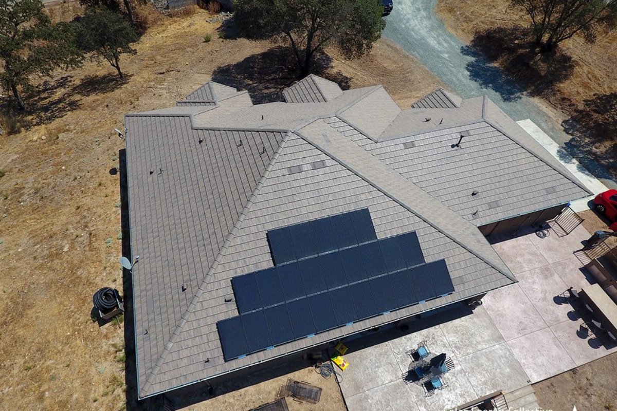 SolarEnergyCol1's tweet photo. Competitive prices, years of experience at work, and exceptional results -- our community can expect the best from our team. #SolarEnergyCollective #SEC #StocktonCA #StocktonSolar #SolarEnergy #AmericanMade https://t.co/JwenVewaRd