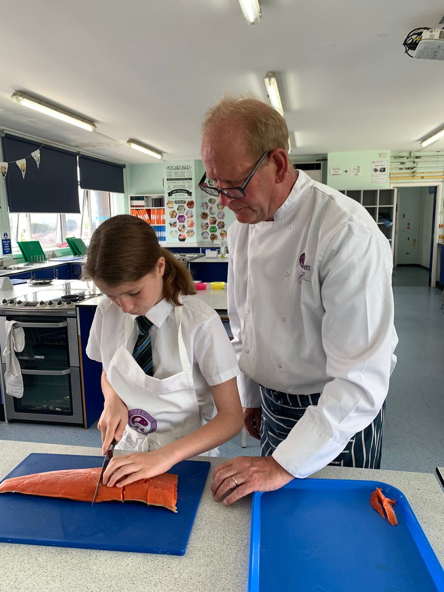 FoodTCentre's tweet photo. Summer, summer time. Chilling with a great crew in Yeovil today. Fantastic #fishhero summer school with amazing students. Massive thanks to @FishmongersCo for the support. Looking forward to the Autumn term with @OffshoreShell @foweyshellfish and @mjseafood FLEX YOUR MUSSELS https://t.co/621LK4IW5I