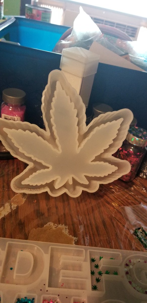 Gearsbabe's tweet image. Got a new mold. If you're interested in a custom ashtray lmk!