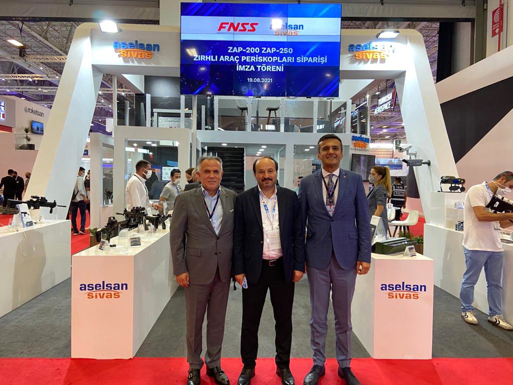 IDEF’21 Uluslararası Savunma Sanayii fuarında Aselsan Hassas Optik A.Ş. @AselsanOptik Genel Müdürü Murat Şahin ve Yönetim Kurulu Başkan Vekili Osman Yıldırım ile bir araya geldik. Üniversitemiz ile işbirliği çalışmalarına katkılarından dolayı kendilerine teşekkürlerimi sunuyorum.