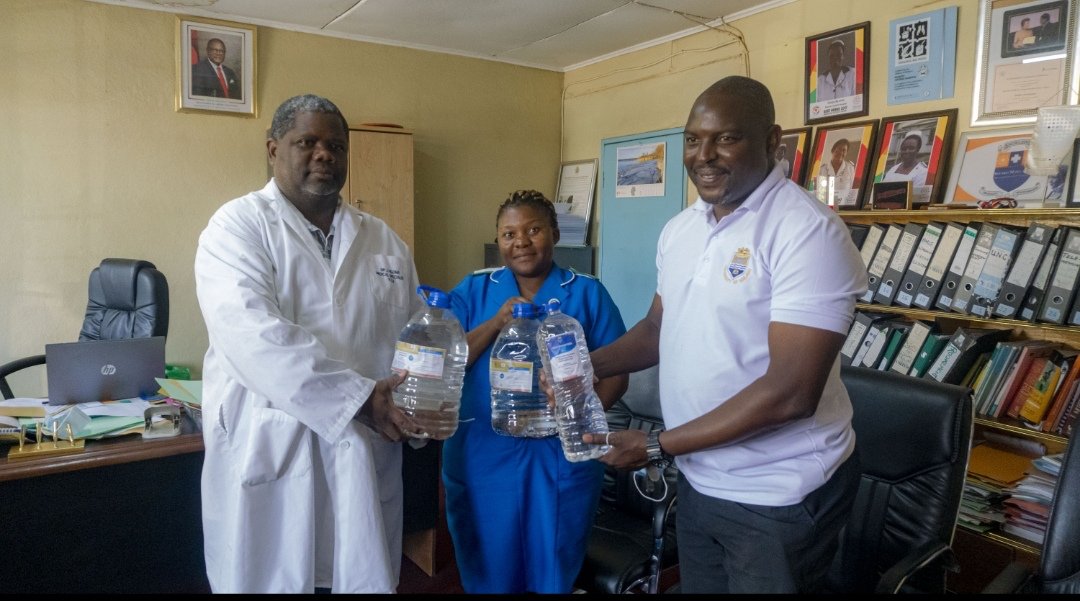 Charles Mkoka (@chamkoka) on Twitter photo KCH has received 200 and 80 litres of disinfectants and sanitizers respectively produced by Unima to contain Covid-19. <a href="/ManKatundu/">Mangani Katundu</a> <a href="/aej_malawi/">AEJ Malawi</a> <a href="/undpmalawi/">UNDP Malawi</a> #Malawi #COVID19 #KCH <a href="/health_malawi/">Ministry of Health, Malawi</a> <a href="/Agenda2063N/">Agenda2063MediaNetwork</a> #HealthForAll #SDGs KCH has received 200 and 80 litres of disinfectants and sanitizers respectively produced by Unima to contain Covid-19. <a href="/ManKatundu/">Mangani Katundu</a> <a href="/aej_malawi/">AEJ Malawi</a> <a href="/undpmalawi/">UNDP Malawi</a> #Malawi #COVID19 #KCH <a href="/health_malawi/">Ministry of Health, Malawi</a> <a href="/Agenda2063N/">Agenda2063MediaNetwork</a> #HealthForAll #SDGs