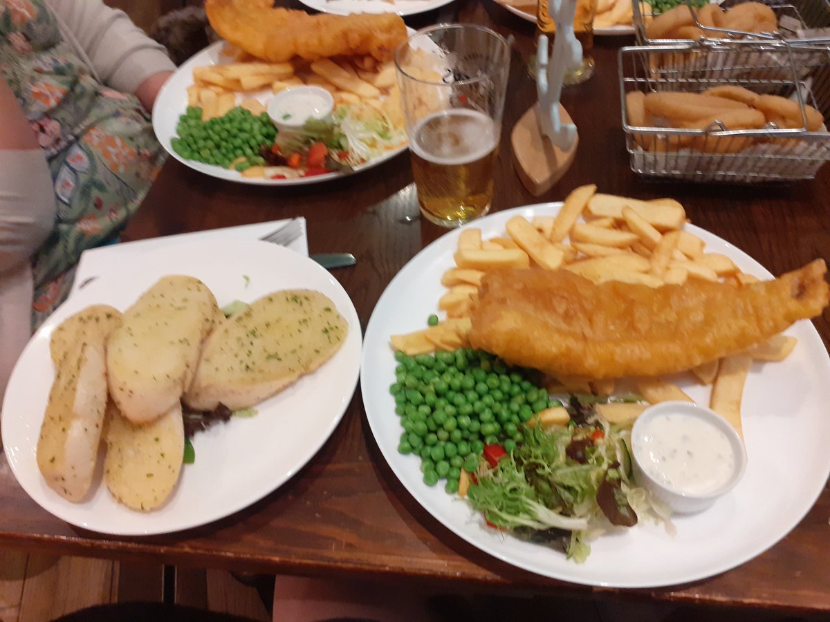bealesteven45's tweet photo. Wonderful meal tonight at the #TheAnchorInn #Exbridge @jackie_beale1 and a good friend Shaz a great night lovely staff beautiful setting👍 https://t.co/KPoosSk2OD