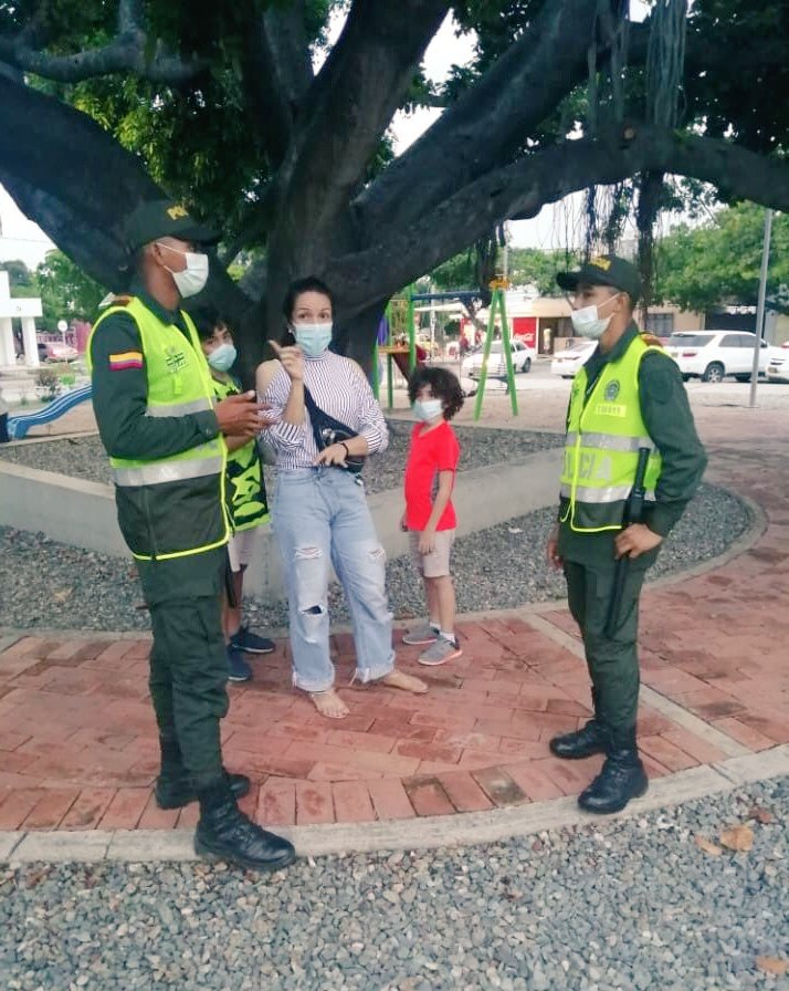 PoliciaDeCesar's tweet photo. #EstamosConLaComunidad👮♂️👮♀️ en #Valledupar realizamos acompañamiento en actividad de vida saludable en el parque didáctico de #Novalito🤸♀️🤸♂️🏃♂️🚴♀️
#PRECIDECES 👮♀️👮♂️���🚔 #EsUnHonorSerPolicía https://t.co/hejWG9nivR