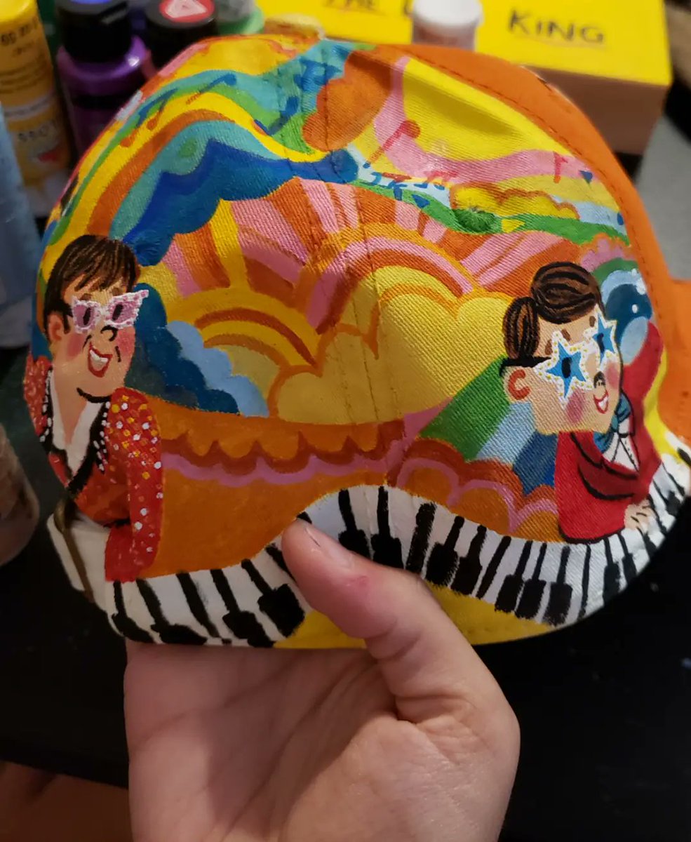 marcellabrittl's tweet photo. All finished!
@eltonofficial little people big dreams (kids book) inspired cap.
@TaronEgerton @rocketmanmovie @therocketmusic @Talkart #talkartpodcast #talkart #QuarARTine #EltonJohn #FanArtFriday #rocketmanmovie #littlepeoplebigdreams #neverordinary @rocketentertain https://t.co/sBo90FugWd