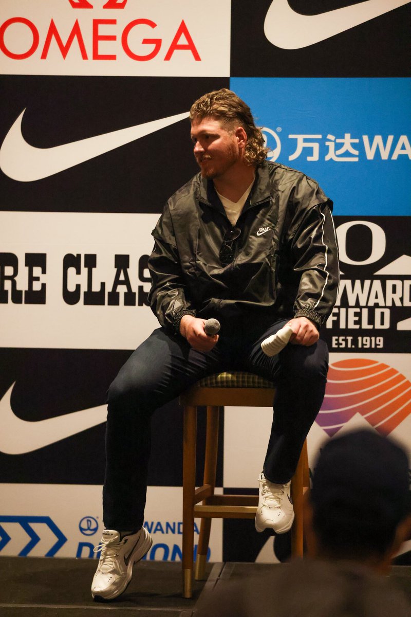 .@nikepreclassic press conference with the #BigThrowsGuys @RCrouserThrows with a 🔥 look. 
📸 for @CitiusMag