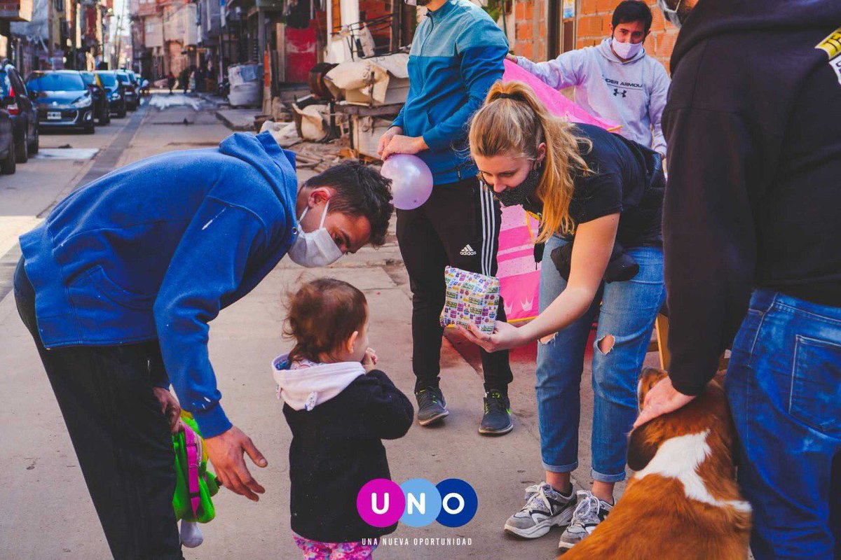 uno_caba's tweet photo. Desde @uno_caba creemos que los niños son el futuro de nuestra nacion, por eso decidimos festejar con ellos en el barrio de La Carbonilla!! Aprender jugando y sonriendo es una experiencia que nos encanta ver en esas caritas @unoargentinaok #SomosUNO #UnaNuevaOportunidad
#EsJuntos https://t.co/rRyJjqTH95