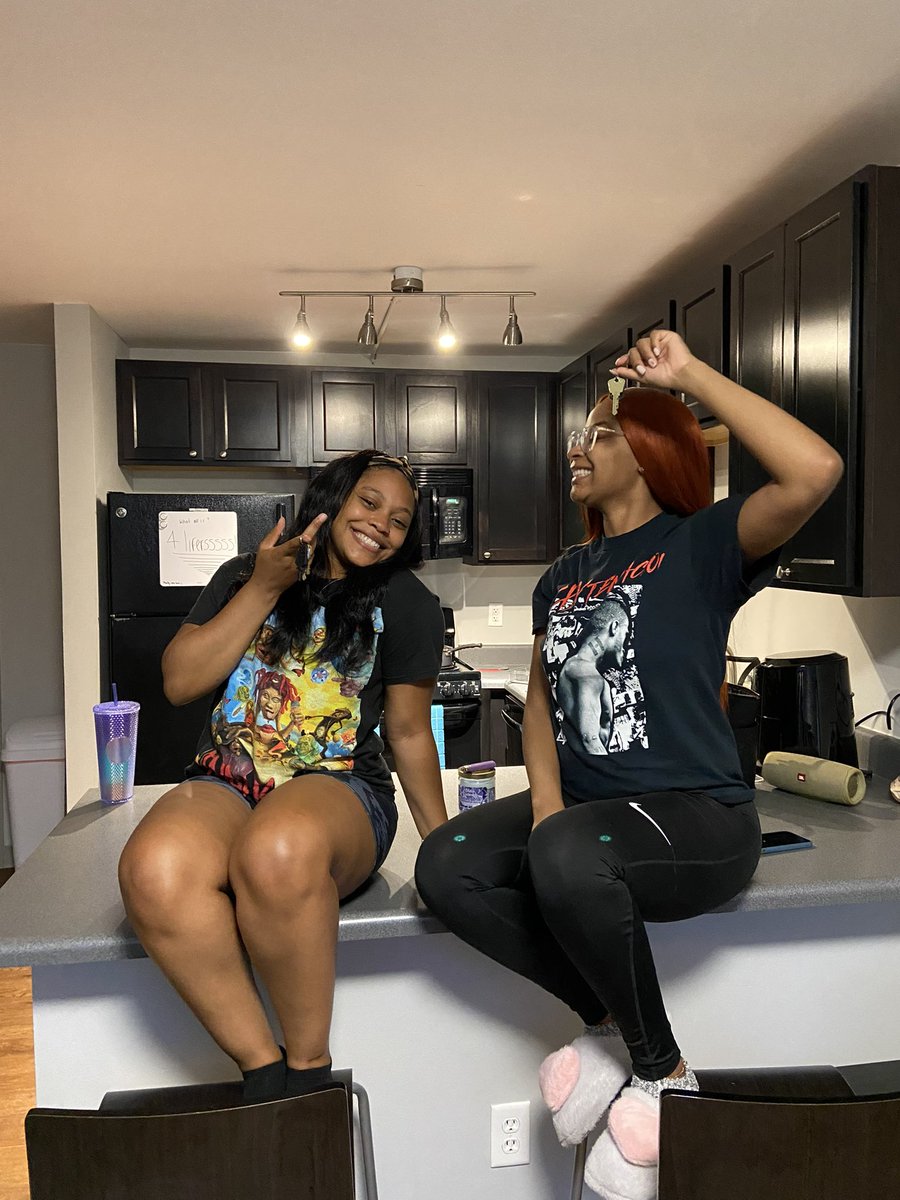 SimplyKia__'s tweet photo. first apartment with my bestie purrrrrr #nocosigner @wannabebri https://t.co/LaoqCOB88c