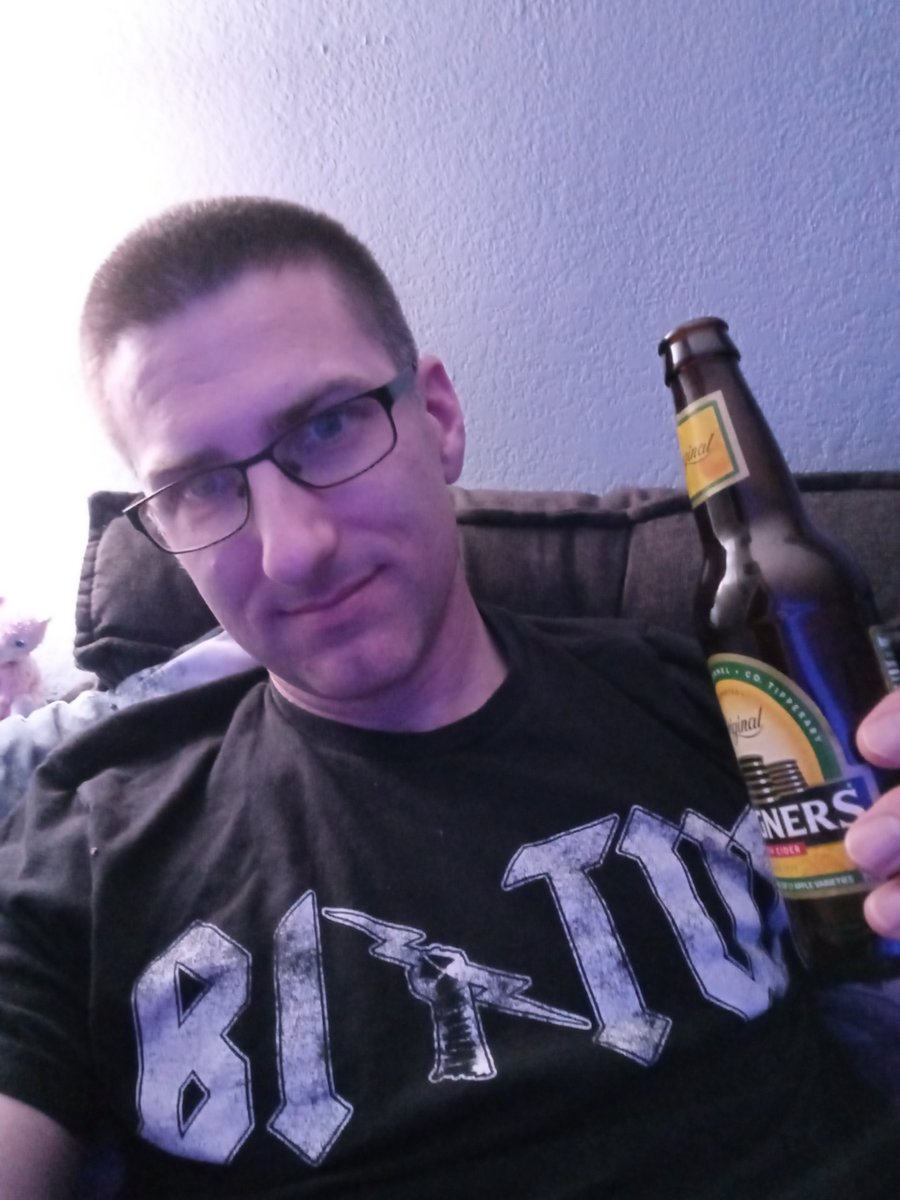 KevinCrowsyn's tweet image. I dressed for the tv show 🧐...10 minutes to go for @CMPunk on @AEWonTNT @AEW #cmpunkday #CMPunk #AEWRampage #Aew