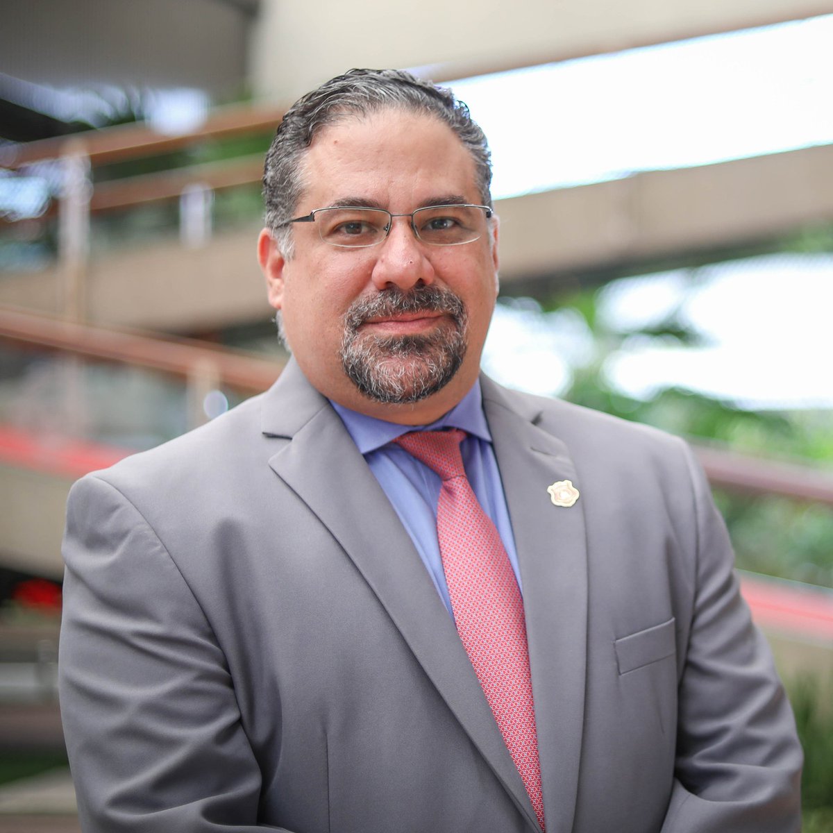 MonumentalCR's tweet photo. #EnDesarrollo Gobierno nombra a Director de la DIS, Eduardo Trejos, como representante de Costa Rica ante el BCIE, tras renuncia de Ottón Solís #NM935 https://t.co/ZXM85UZUlT