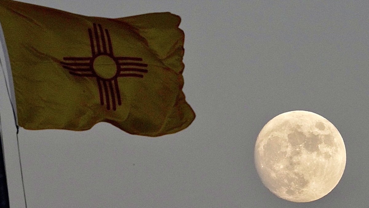 Meanwhile, in #Newmexico a #FullMoon rises over the land of #greenchile and #posole. #abq #nm