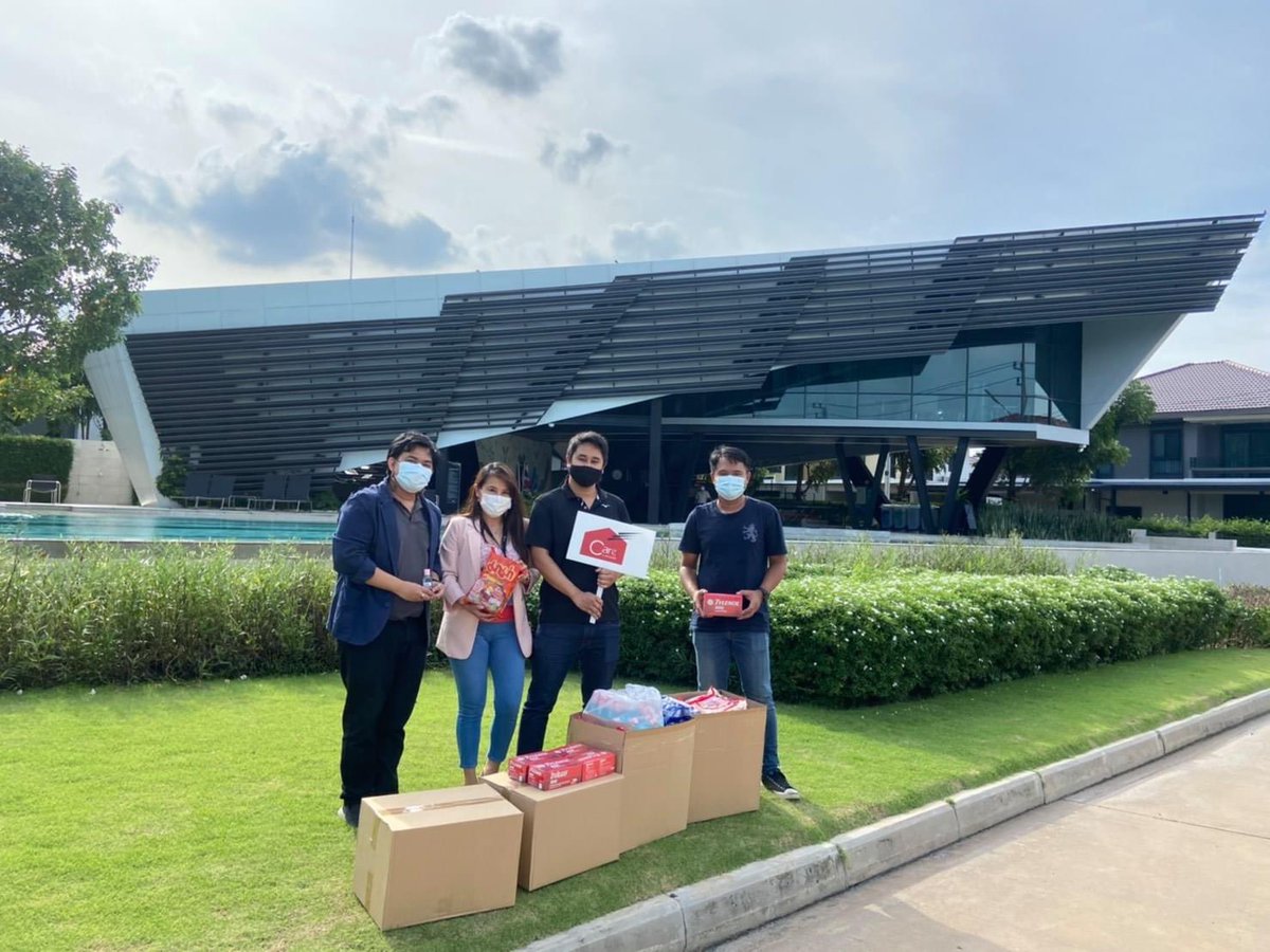 Thavisin's tweet image. แคมป์แสนสิริเปิดได้ 70% แล้ว เพราะคนงานต่างด้าวได้ฉีดซิโนฟาร์มและมีมาตรการความปลอดภัยถูกต้อง แต่ความช่วยเหลือจากพันธมิตรคู่ค้าก็ยังมาต่อเนื่อง ขอบคุณคนแข็งแรงทุกท่านที่เห็นใจคนอ่อนแอครับ