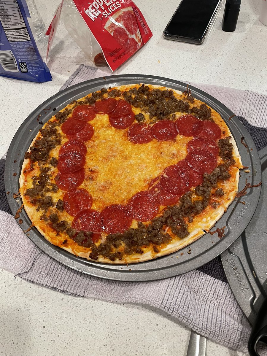 Eagles_Cheer2's tweet photo. LETS GIVE IT UP FOR OUR PIZZA PRINCESS ! 🍕 https://t.co/51tbD2KHmG