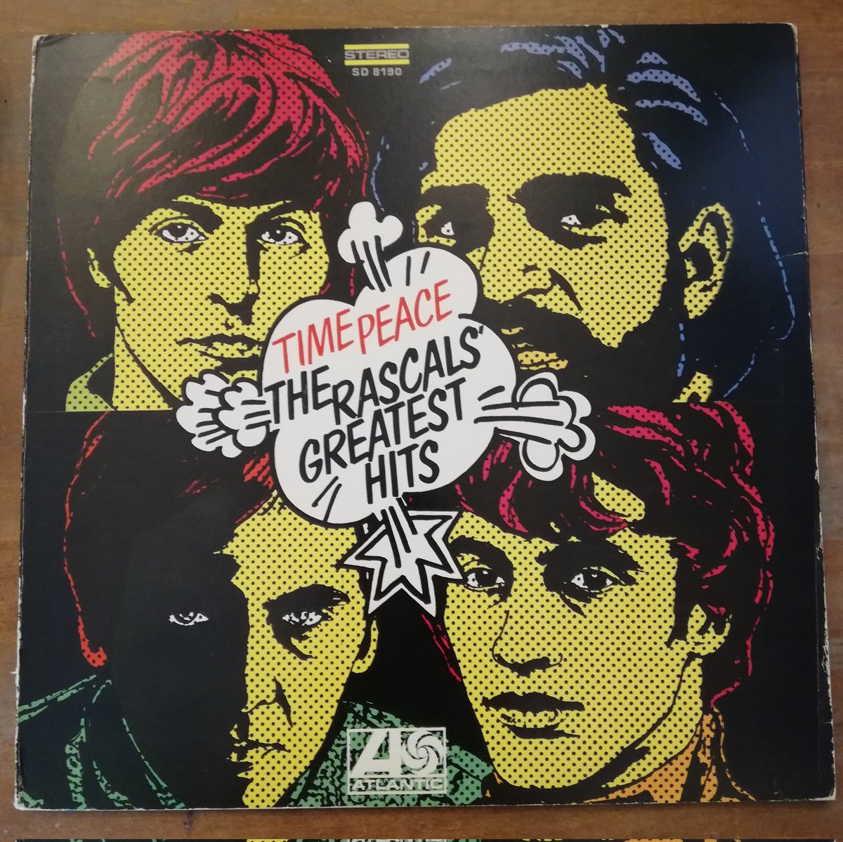 record_polis's tweet photo. 本日も20時までの通常営業、買取は身分証明書だけご持参ください〜
#therascals
#timepeace
#greatesthits https://t.co/NbCWGQhHZj