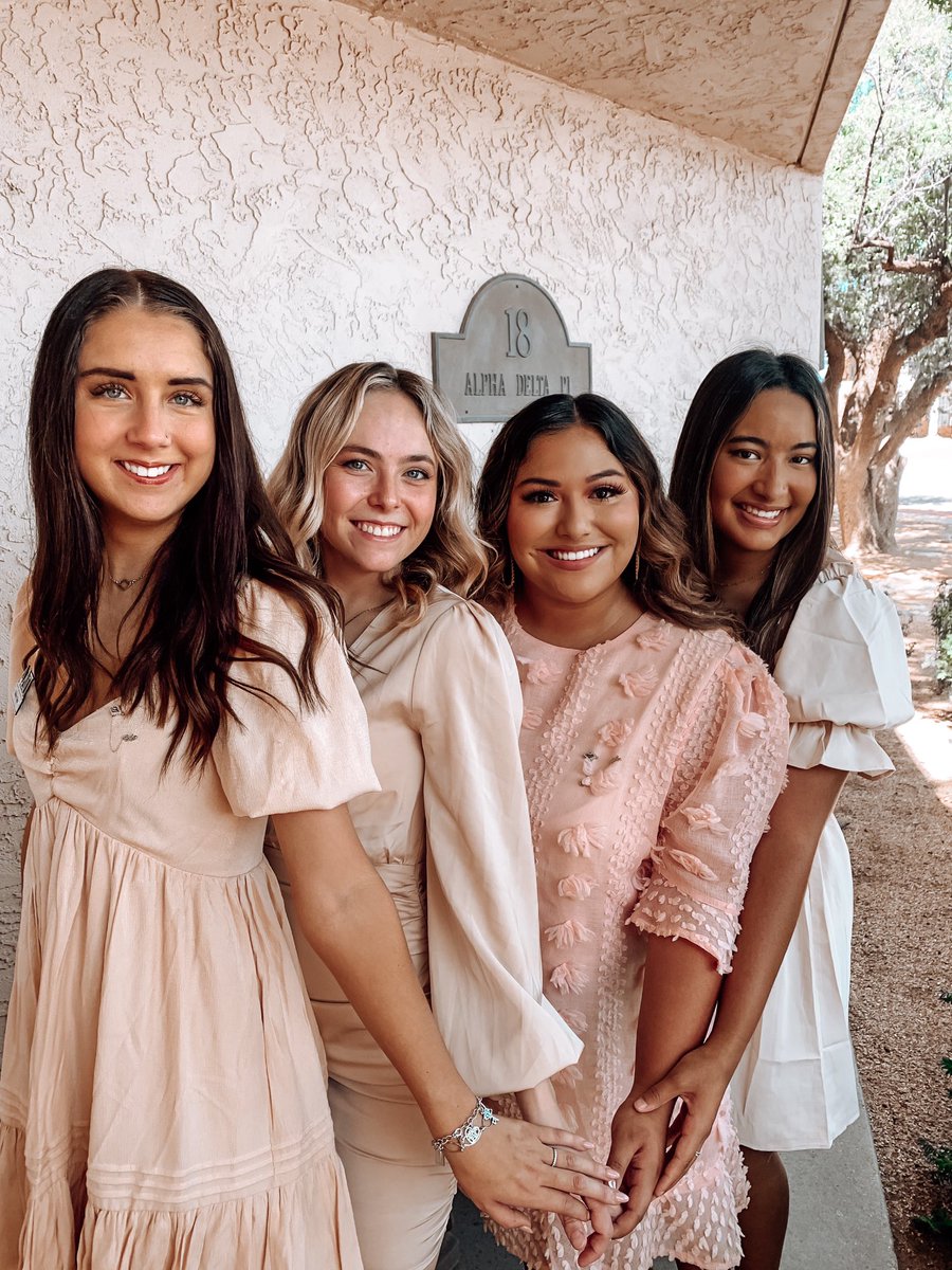 texastechadpi's tweet image. It’s not just 4 years, it’s for life 💎💙💙
We can’t wait to bring home AC ‘21 tomorrow and show them a lifetime of sisterhood and love! 💗💗
#GOADPi #techrec21 #ttu25 #AC21 #BoomBoom #Sisterhood