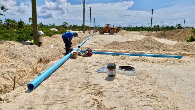 PMDeliveryUnit's tweet image. Progress Update: Today, water lines for the Carmichael Village serviced lots are being installed! Providing ready-to-build housing lots to Bahamians remains a key strategy of the #LandReformKeyPriority